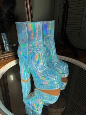 KAYLEEN By Los Angeles Iridescent Light Blue Croc-Embossed Platform Ankle Boots